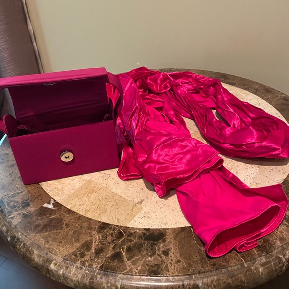 Fuchsia pink purse and scarf - Picture 2 of 4